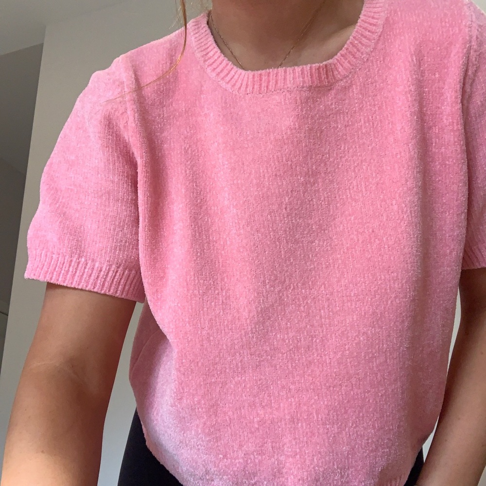 Kendall and Kylie, pink top